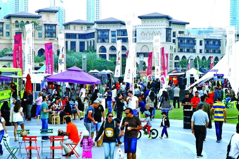 الصورة : ■ جمهور دبي في السوق الموسمي.. تشويق واستمتاع وبرامج  متنوعة  |  من المصدر