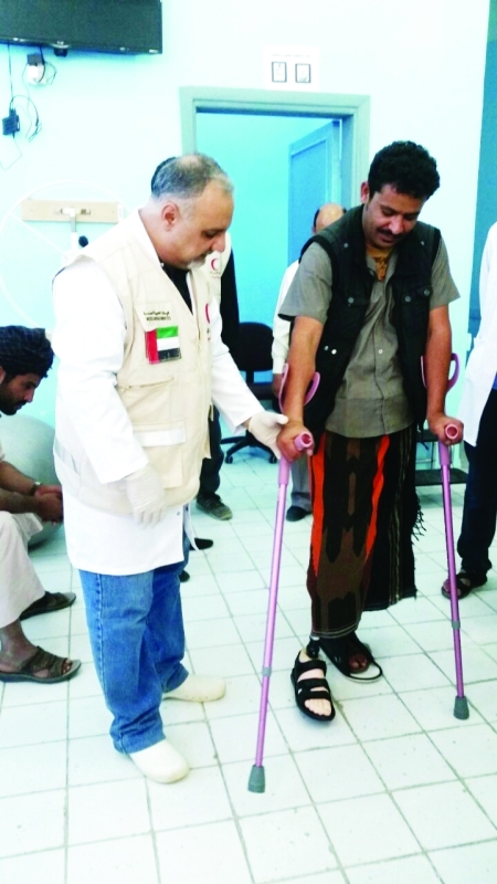الصورة : الفريق الطبي الإماراتي يشرف على حالة الجرحى بعد تركيب الأطراف | البيان