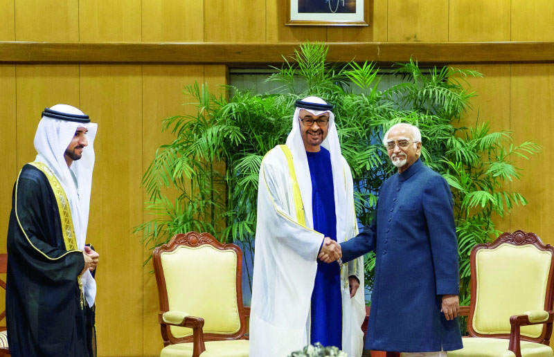 الصورة : سموه وحمدان بن محمد خلال لقائهما نائب الرئيس الهندي
