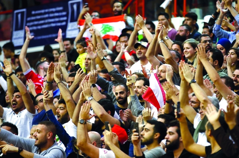 الصورة : ■ جمهور لبناني كبير ساند فريقي الرياضي والحكمة