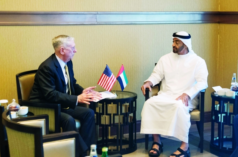 الصورة : سموه خلال مباحثاته مع وزير الدفاع الأميركي