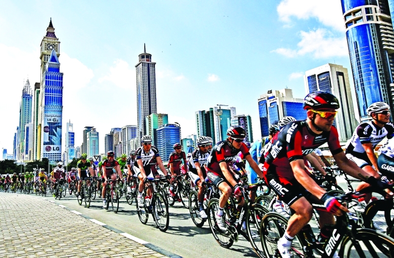 الصورة : ■ طواف دبي الدولي يجتذب دراجي العالم  |  البيان