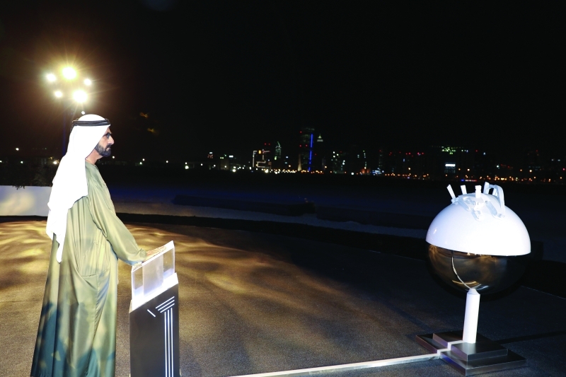 الصورة : محمد بن راشد مطلقاً مشروع «ميدان ون مول» في دبي