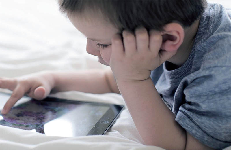 إدمان الأطفال على الألعاب الإلكترونيـة.. مفتاح الأمراض النفسية