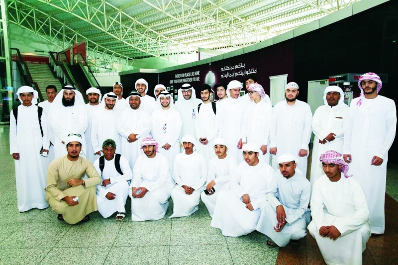 عودة وفد طلابي بعد أداء مناسك العمرة عبر الإمارات