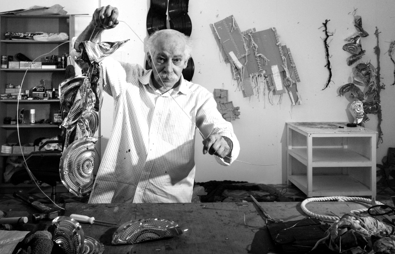الصورة : الراحل حسن شريف شكل بفنه وتوجهاته تجربة فارقة على الساحة الفنية - من المصدر