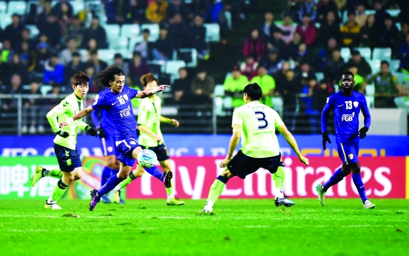 الصورة : ■ من لقاء العين وشونبوك الكوري في دوري أبطال آسيا  |  البيان