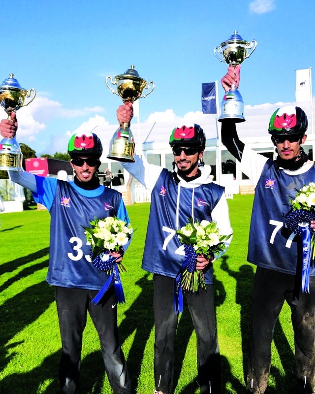 الصورة : الأبطال يحتفلون بالفوزالرائع في سباقات «أوستن بارك» | البيان