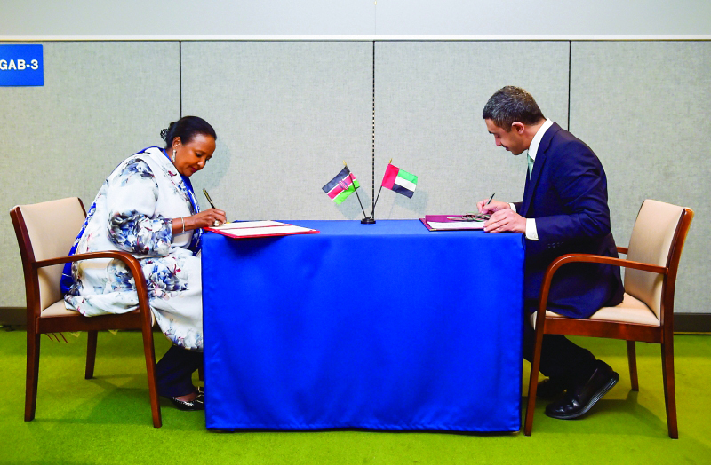 الصورة : ■ ..وسموه خلال توقيع الاتفاق مع وزيرة خارجية كينيا  ا  وام