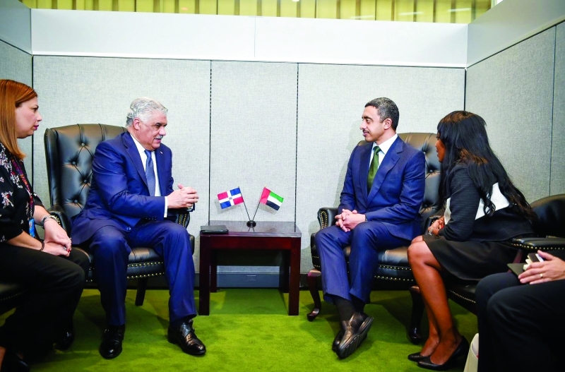 الصورة : .. وخلال لقائه مع وزير خارجية الدومينيكان