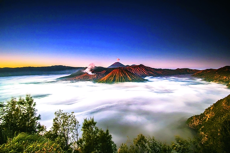 الصورة : ■ جبل برومو الإندونيسي لتيغوه توفيق هداية