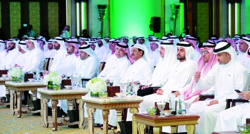 الصورة : Ⅶ وزير الاقتصاد ووزير التجارة السعودي وعدد من المسؤولين وكبار الشخصيات خلال افتتاح الملتقى  |  تصور: سيف الكعبي
