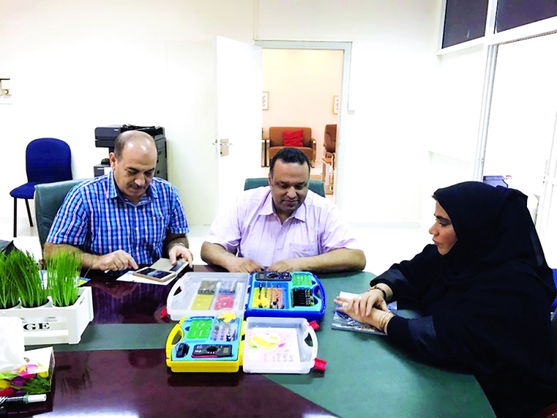 الصورة : Ⅶ أمينة النيادي خلال اجتماعها مع الهيئة التدريسية    |   البيان