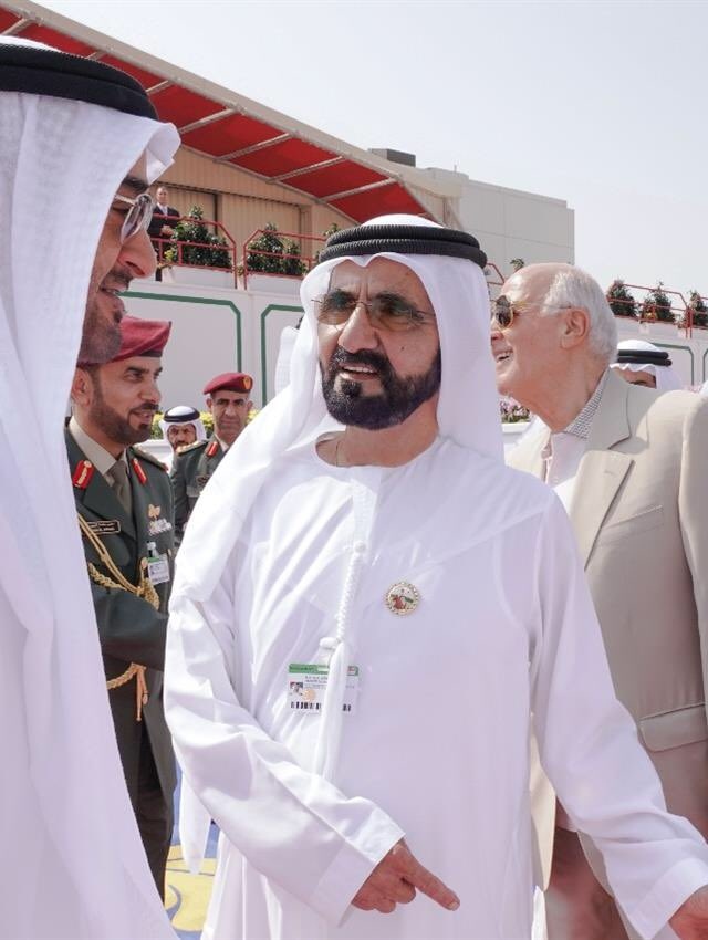 Книга правителя дубая. Министр финансов ОАЭ. Правитель Дубая. Правитель Дубая с сыновьями. Правитель Дубая фото.
