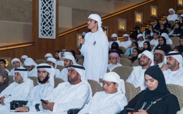 الصورة: الصورة: 400 طالب من المدرسة الإماراتية أثروا معارفهم في القمة