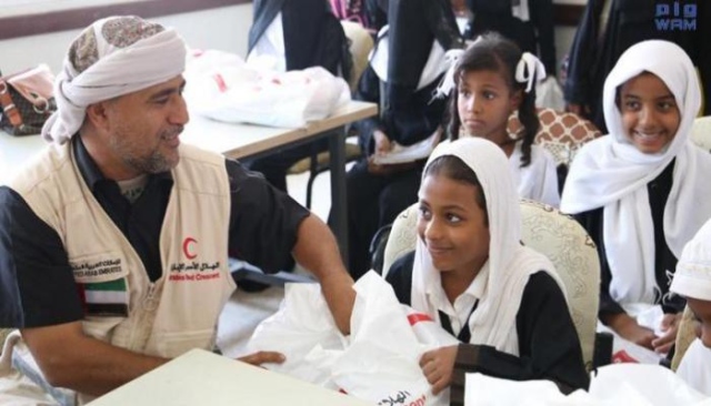 الإمارات تطلق مشروعها الخيري السنوي لتوزيع كسوة العيد بحضرموت - البيان