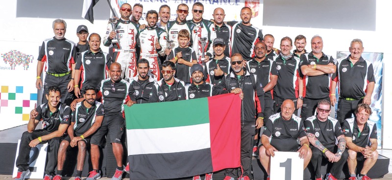 الصورة : أبطال الإمارات على منصة التتويج | البيان