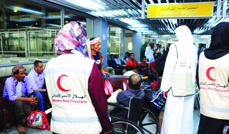 الصورة : Ⅶ جرحى يمنيون خلال مغادرتهم مطار عدن | وام