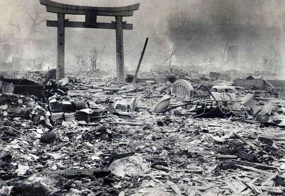 قنبلة هيروشيما ونجازاكي