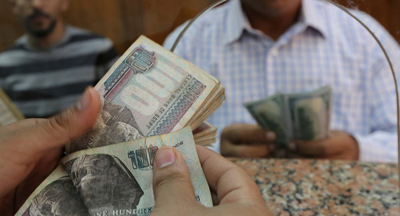 ما أسباب انخفاض الدولار أمام الجنيه المصري ومتى يعاود الارتفاع