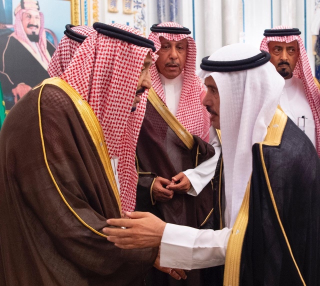 الملك سلمان يستقبل أسرة الفقيد اللواء عبدالعزيز الفغم - البيان