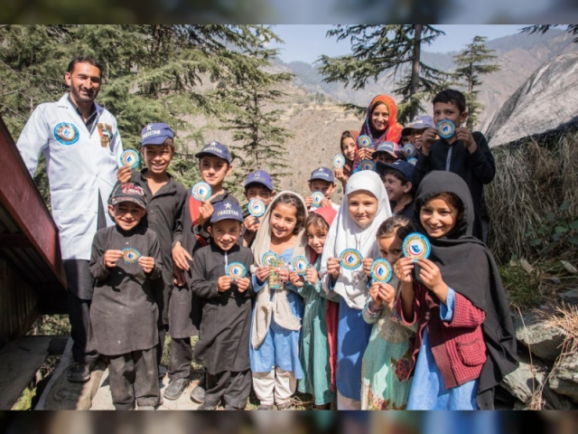 الإمارات تواصل مكافحة شلل الأطفال في باكستان بـ 419 مليون جرعة منذ 2014 عبر الإمارات أخبار وتقارير البيان