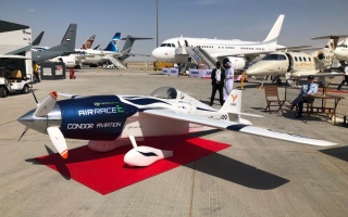 إزاحة الستار عن أول طائرة سباق كهربائية خلال معرض دبي للطيران