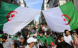 الجزائر.. المرشحون في تحدي إقناع الشارع بالانتخابات