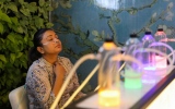 الصورة: الصورة: ادفع لتتنفس.. «صالونات الأوكسجين» صيحة جديدة تجتاح الهند