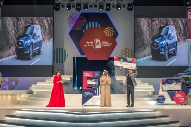 «دبي للتسوّق» يقدم 33 سيارة وجوائز مجزية - البيان