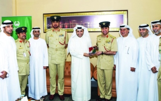 «اقتصادية وشرطة دبي» تكرمان مشروعين لنزلاء المؤسسات العقابية
