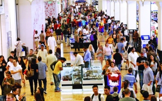 «موسم الهدايا» ينعش مبيعات مراكز التسوق