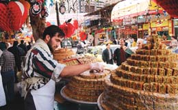 رمضان الشام أسواق عتيقة وأكلات متبادلة بين الجيران فكر وفن البيان