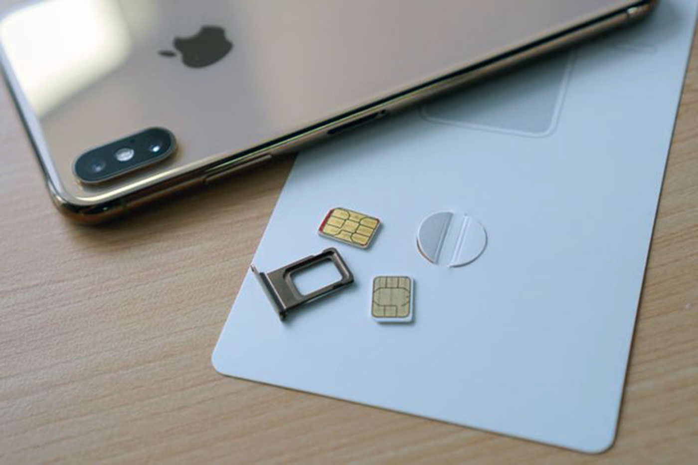На айфоне можно 2 сим карты. Iphone XS 2 SIM Card. Iphone 14 Dual SIM. Iphone XR 2 SIM. Dual: Nano SIM + Esim.