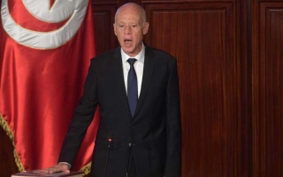 الرئيس التونسي يلوح بحل البرلمان