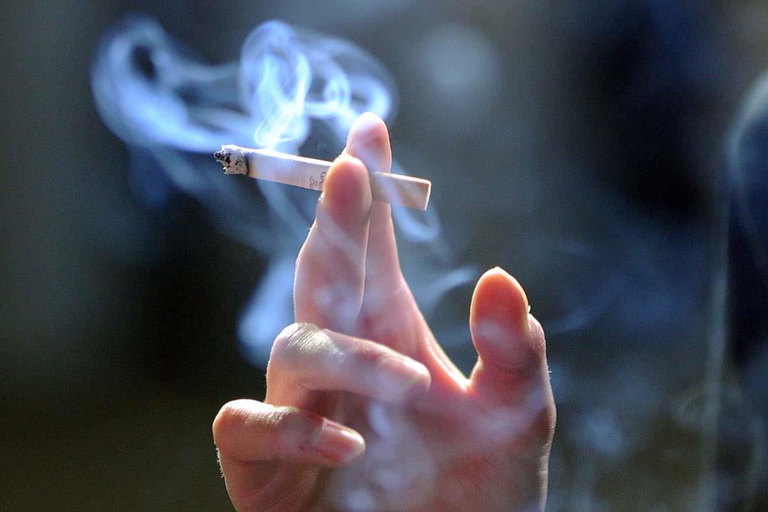 دراسة: التدخين يزيد من خطر الإصابة بكورونا