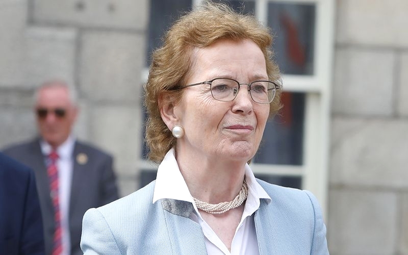 الصورة : ماري روبنسون - رئيسة أيرلندا السابقة والرئيسة الحالية للحكماء، وراعية لمجلس العلوم الدولي