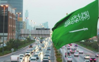 السعودية تعدل أوقات حظر التجول وتسمح بعودة بعض النشاطات