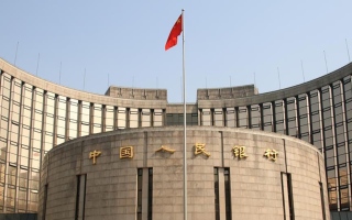 المركزي الصيني يشتري قروضاً من البنوك بـ 140 مليار دولار لدعم الشركات