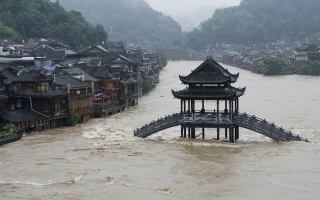 60 مليار يوان خسائر.. تحذير من فيضانات عارمة في الصين