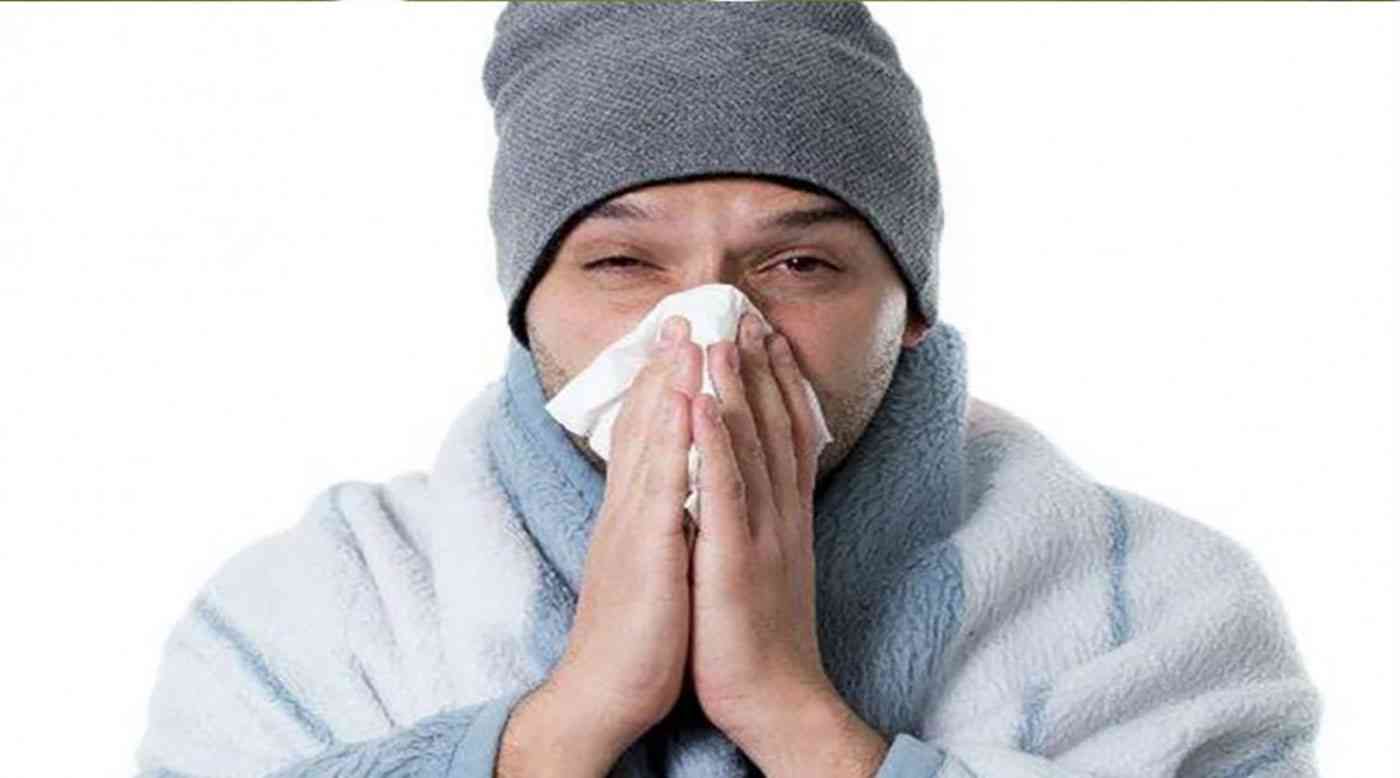 Много человек болеют. Больной гриппом. Больной человек. Простуда. Человек болеет.