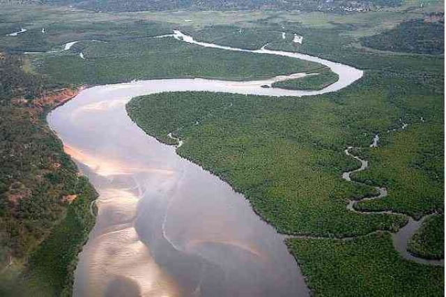 أطول يبلغ النهرين كلم نهر أي وطول ٢٧٠٠ الفرات ؟ كلم طول ٦٦٥٠ ، النيل . نهر يبلغ طول