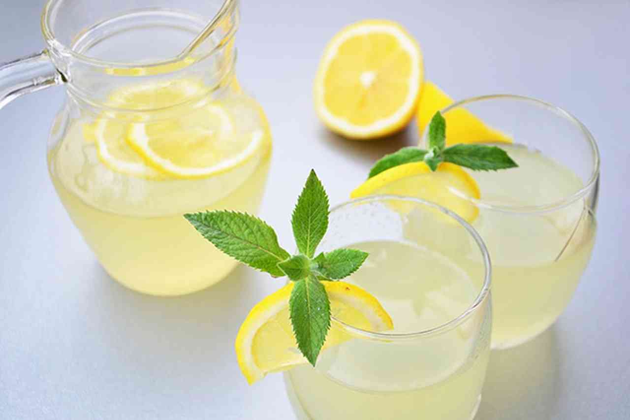 صغير جدا استخلاص ميكروب  ماذا يحدث للجسم بعد شرب الماء الدافئ مع الليمون لـ 60 يوماً؟