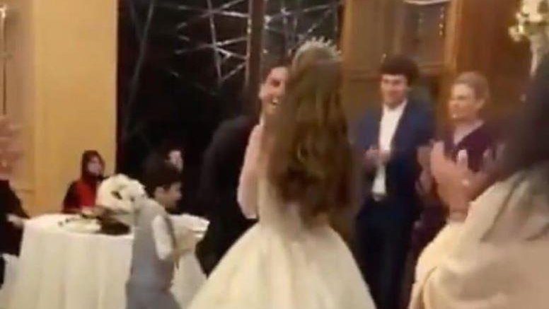 الصور الأولى لعروسة محمد عساف في حفل الزفاف