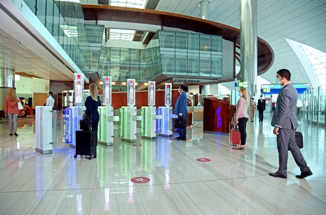 صورة طيران الإمارات تطلق أول مسار بيومتري متكامل في مطار دبي – الاقتصادي – السوق المحلي