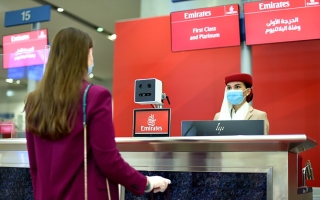 «طيران الإمارات» تطلق أول مسار بيومتري في مطار دبي
