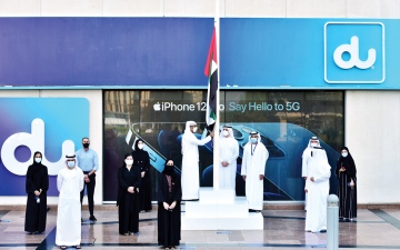 الصورة: الصورة: موظفو الخطوط الأمامية في دو يشاركون سكان الإمارات احتفالاتهم بيوم العلم