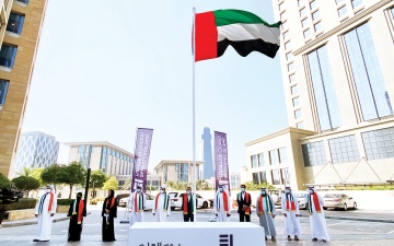 الصورة: الصورة: "الإمارات الإسلامي" يحتفي بيوم العلم رمزاً لوحدة البلاد وعظمتها