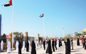 الصورة: الصورة: رأس الخيمة تحتفل برفع علم الدولة على الدوائر والمؤسسات