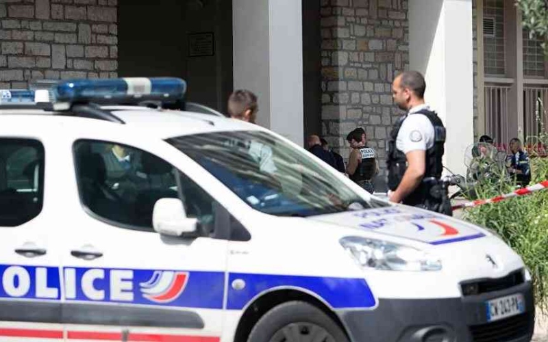 الصورة: الصورة: مختل عقلياً يقتل 3 من رجال الشرطة الفرنسية